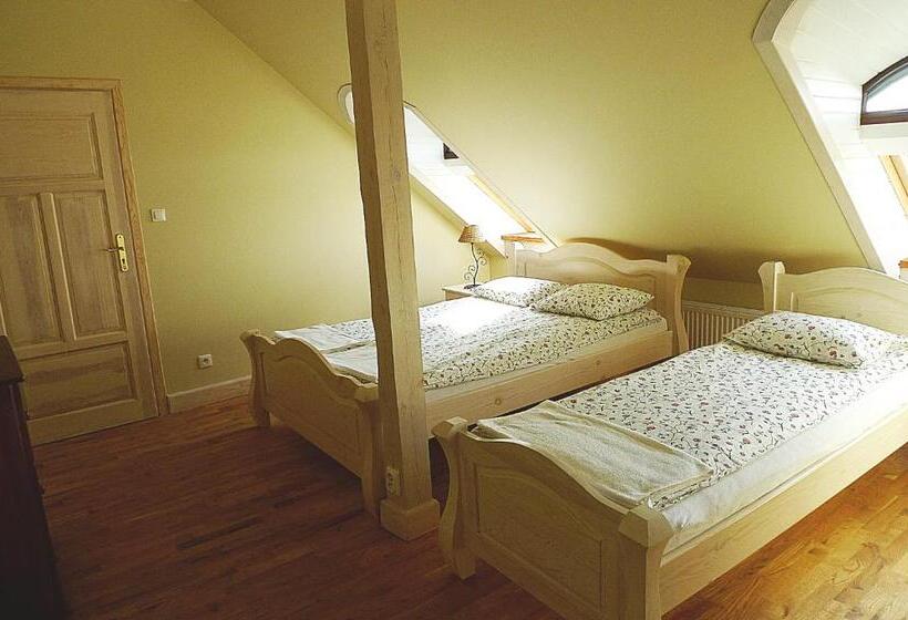 فندق Dworek Pod Wiechą