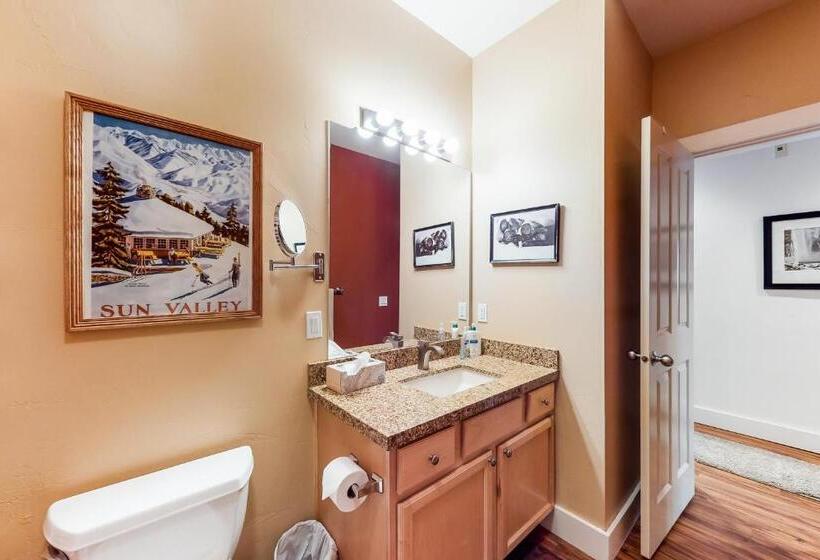 בית מלון כפרי Wood River Condo