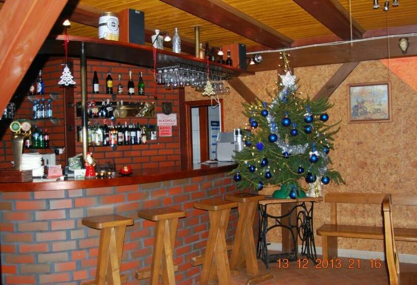 فندق صغير Zajazd I Restauracja Myśliwskie Zacisze