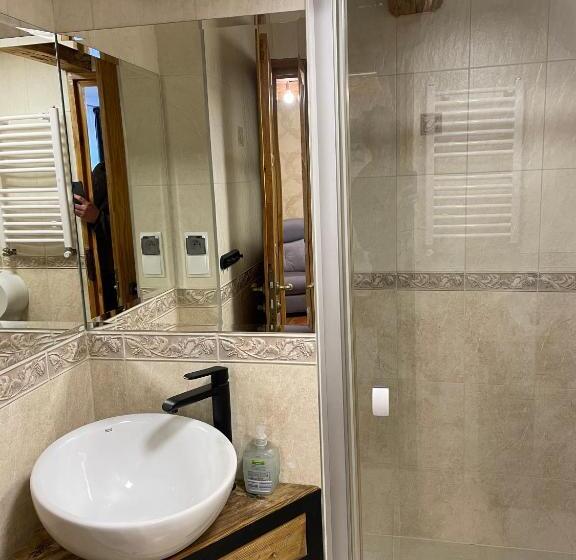 تختخواب و صبحانه Dworek Galosa