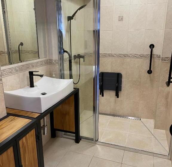 تختخواب و صبحانه Dworek Galosa