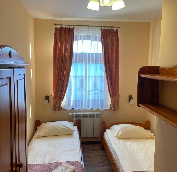 تختخواب و صبحانه Dworek Galosa