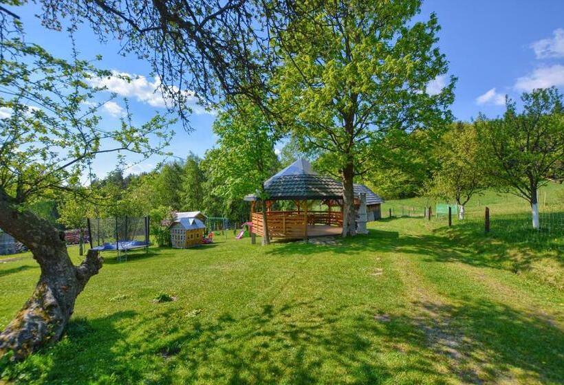 ホテル Agroturystyka Chata Za Wsią