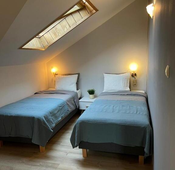 Hotel Skalny Dworek
