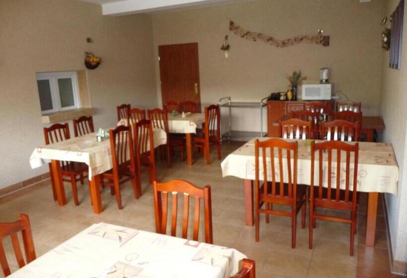 膳宿费 Willa Monika