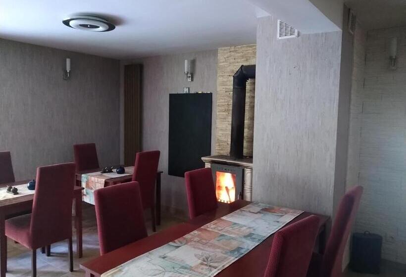 تختخواب و صبحانه Dworek Leśny