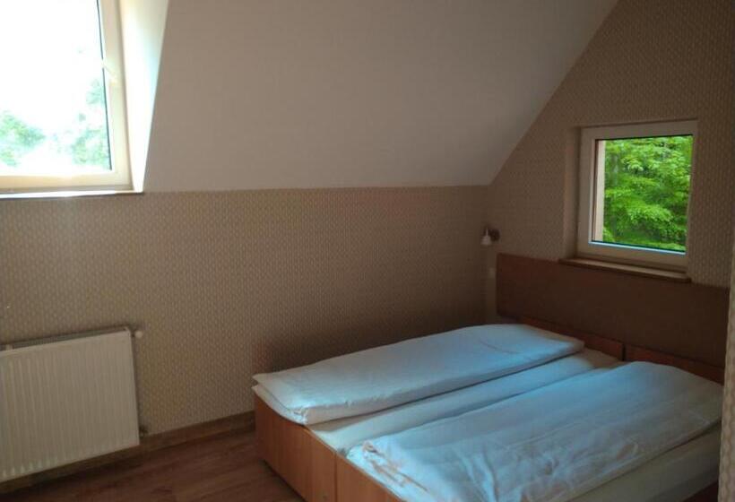 تختخواب و صبحانه Dworek Leśny