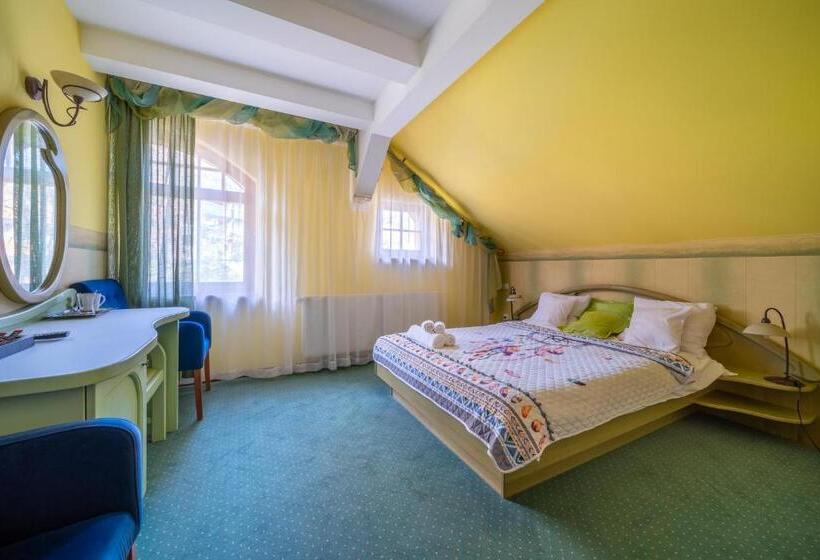 تختخواب و صبحانه Rezydencja Patria