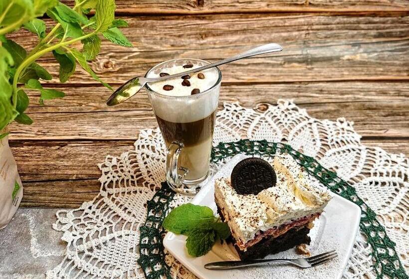 فندق Aleksandrówka Restauracja I Noclegi