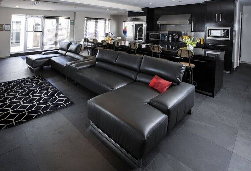 هاستل Posh South Beach