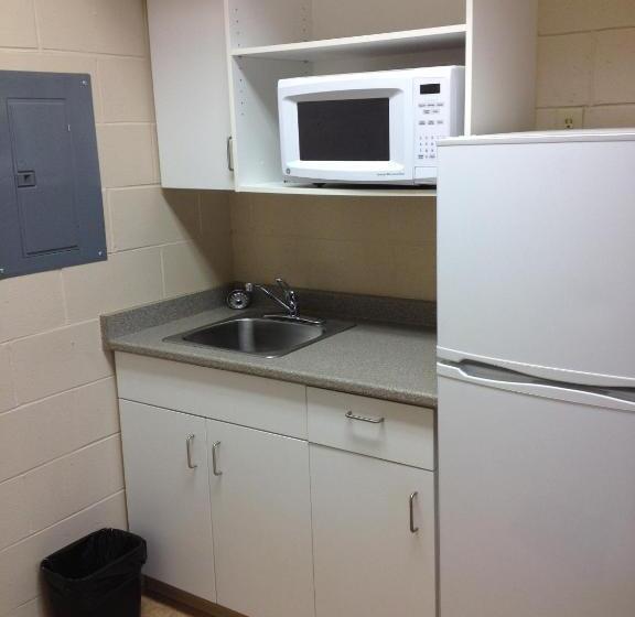 هاستل Residence & Conference Centre   Sudbury North