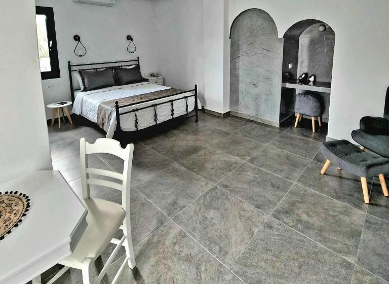 Anthonas Apartments