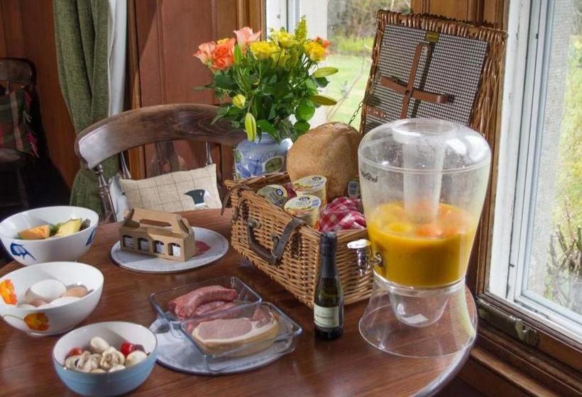 تختخواب و صبحانه Kirnan House