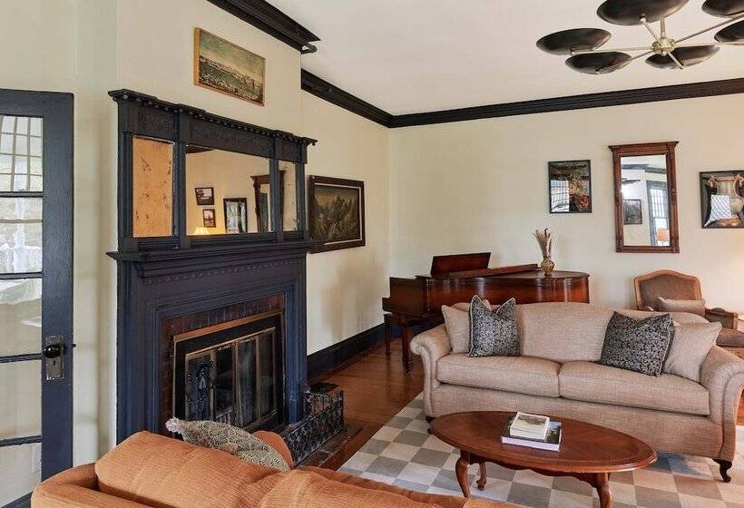 تختخواب و صبحانه The Constance, The Whitlock, & The Dewey By The Lenox Collection