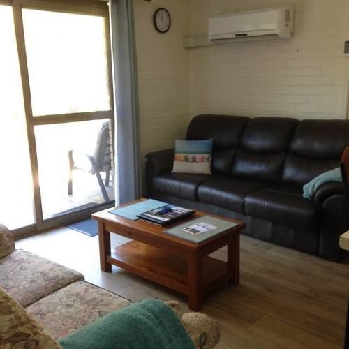 Emu Beach Chalets