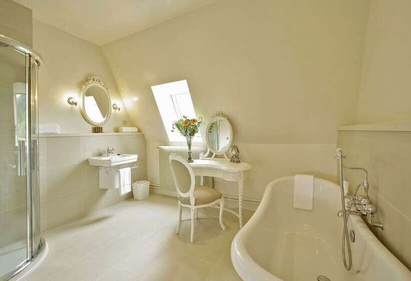 בית מלון כפרי Wyndham Halcyon Resort La Souterraine