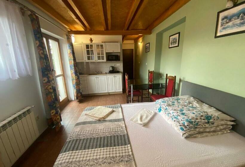Bed and Breakfast Zajazd Tadeo