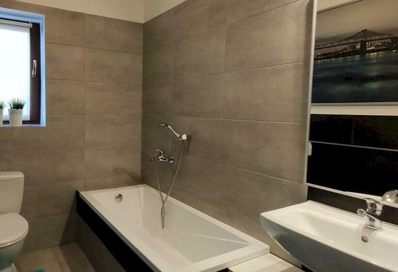 ホテル Baza Grapa Dom Pokoje Do Wynajęcia