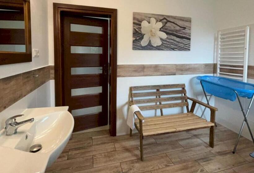 ホテル Baza Grapa Dom Pokoje Do Wynajęcia