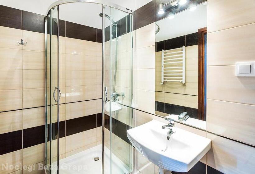 ホテル Baza Grapa Dom Pokoje Do Wynajęcia