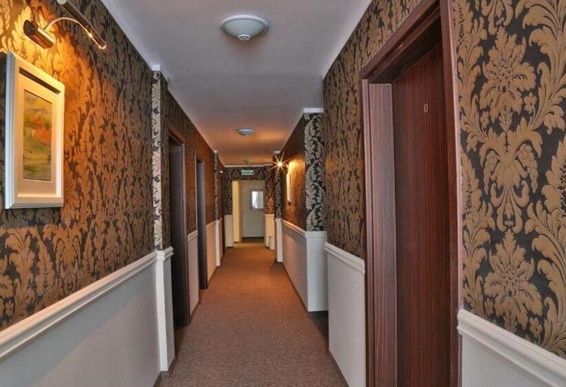 הוסטל Pod Wzgórzem Bed & Breakfast