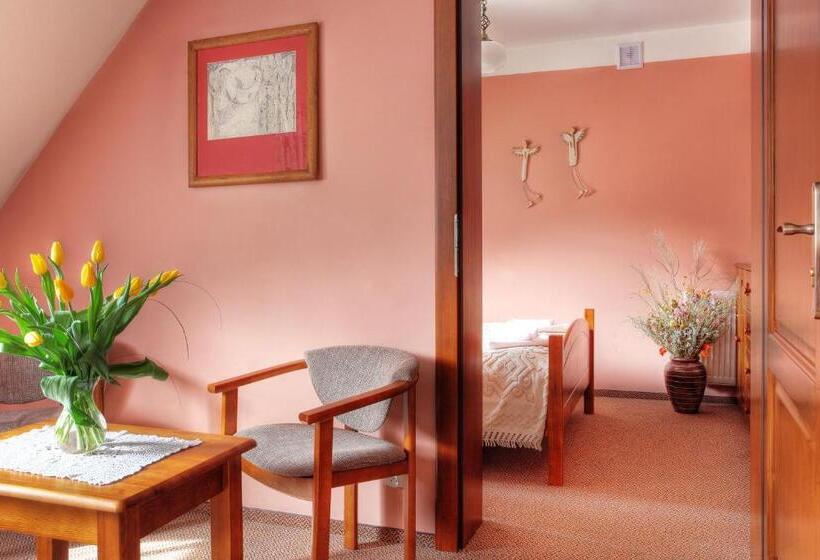 تختخواب و صبحانه Chata Cyborga