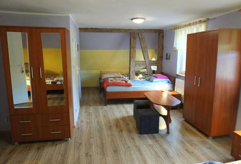 בית מלון כפרי Dwór Klewiny