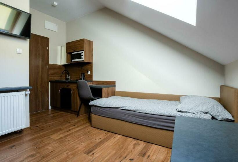 בית מלון כפרי Noclegijarocin Bed & Breakfast