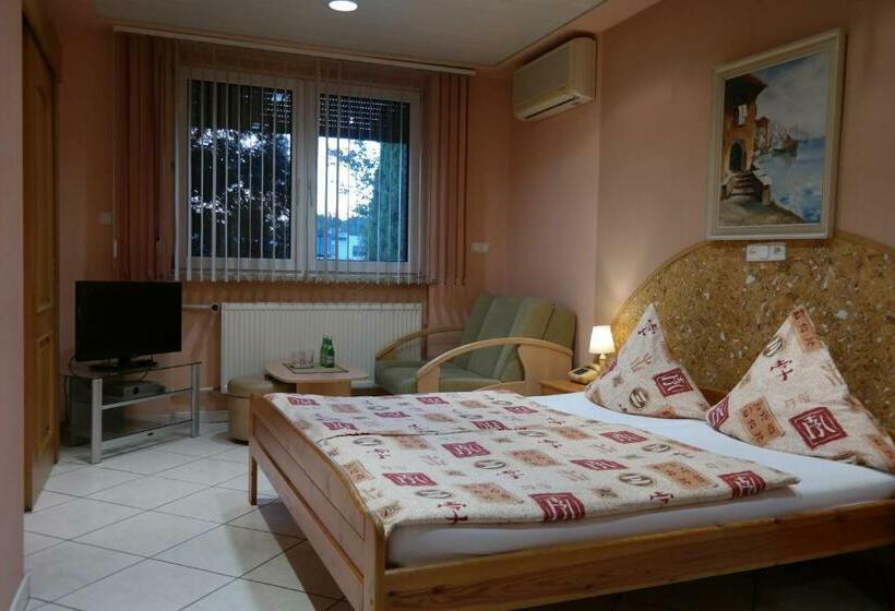 Отель Villamirage