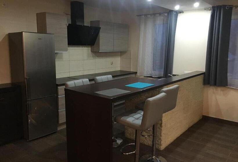 تختخواب و صبحانه Dask Resort