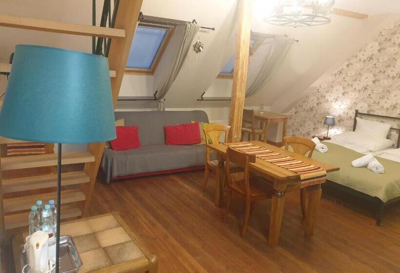 تختخواب و صبحانه Dom Potok