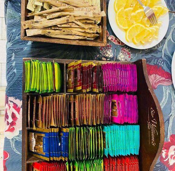 ベッドアンドブレックファースト Old Tree Home & Restaurant