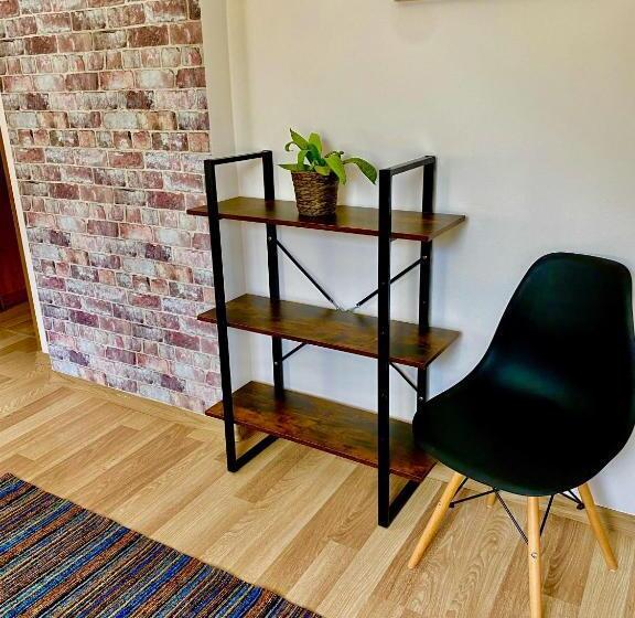 ベッドアンドブレックファースト Old Tree Home & Restaurant