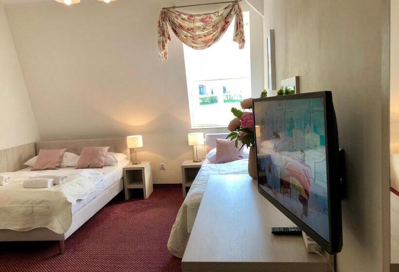 تختخواب و صبحانه Villa Antica