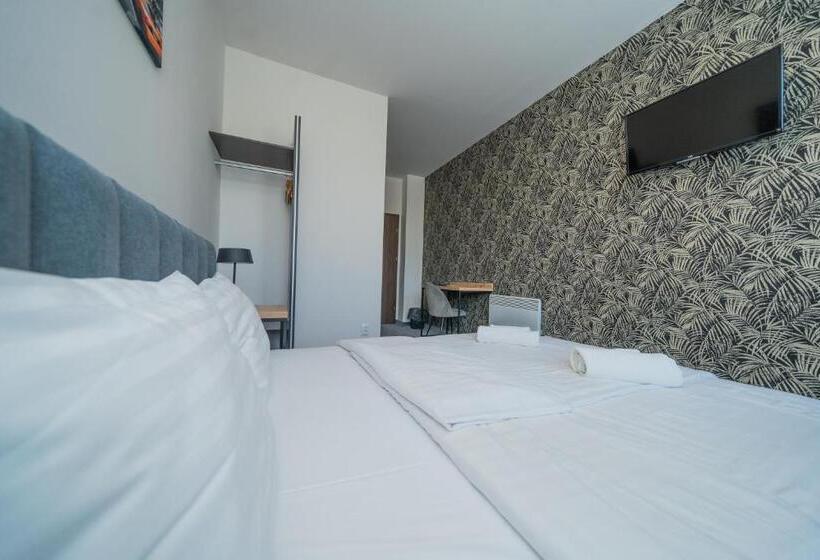 בית מלון כפרי Kelman Inn Global Nowa Sól