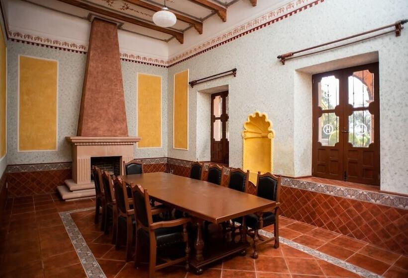 هتل Hacienda La Cieneguita
