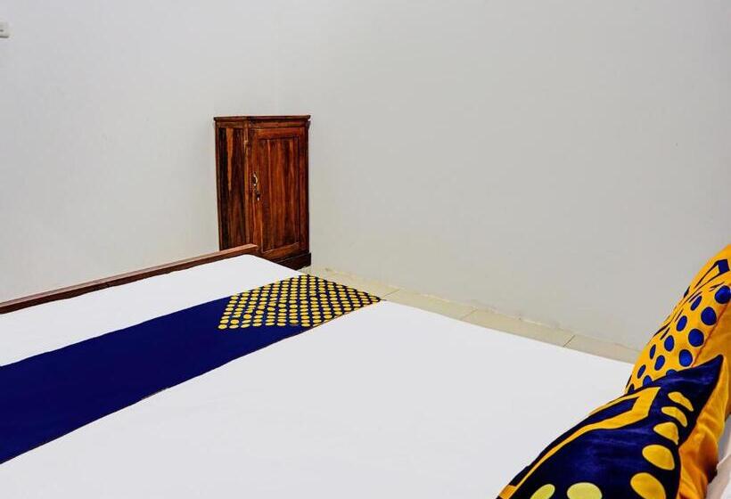 ホテル Spot On 92183 Komang Resort Klayar