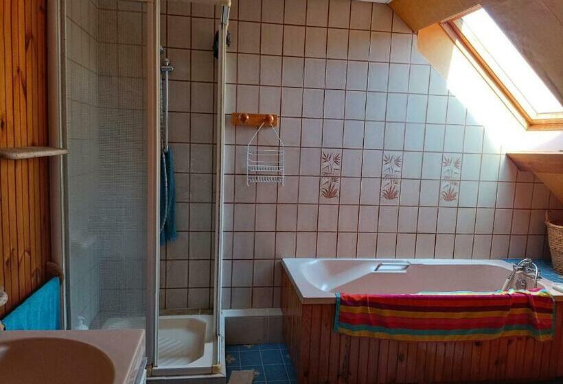 Пансион Room In Apartment   Homestay Guest Room Fruges, Hauts De France