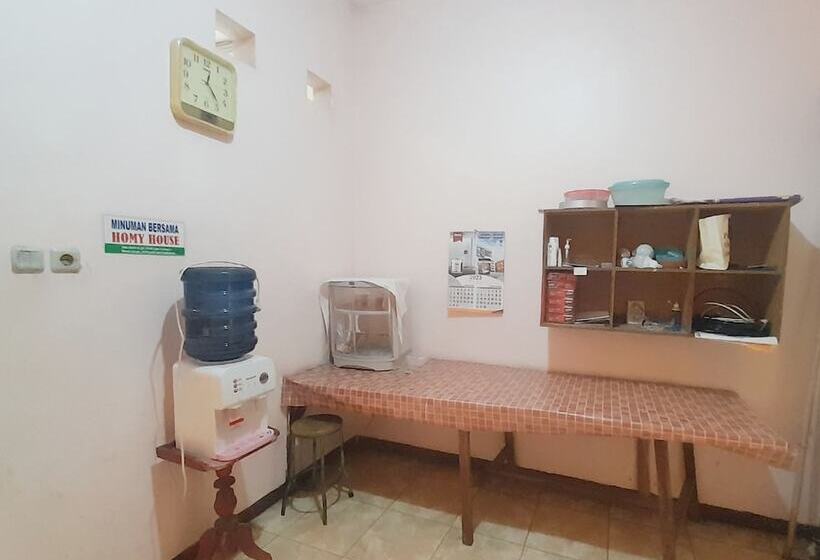 هاستل Homy House Semarang