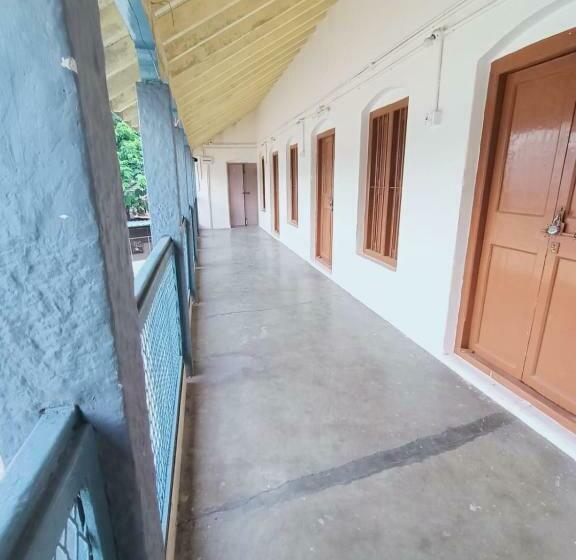 פנסיון Maasilamani Lodge