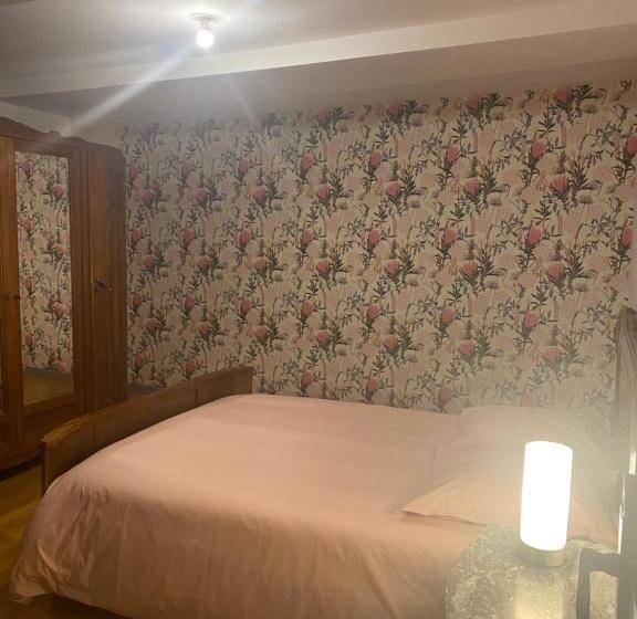 تختخواب و صبحانه La Chambre D Angèle