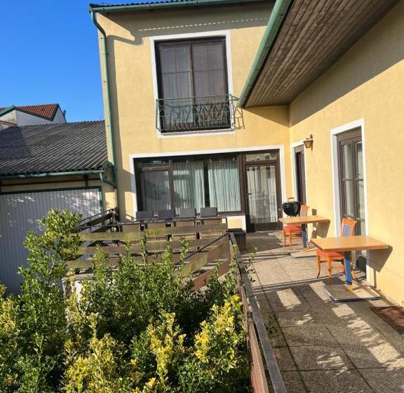 ベッドアンドブレックファースト Mediterranean Lake Escape House