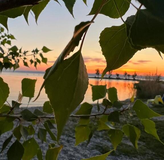 ベッドアンドブレックファースト Mediterranean Lake Escape House