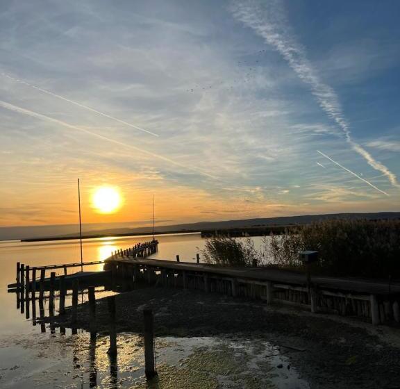 ベッドアンドブレックファースト Mediterranean Lake Escape House