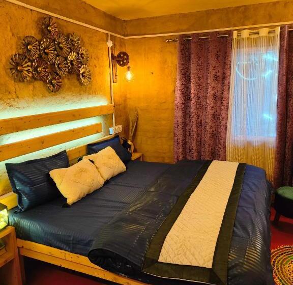 בית מלון כפרי Mud Stays