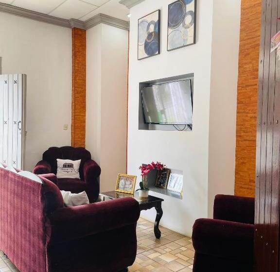 پانسیون Hostal Clary