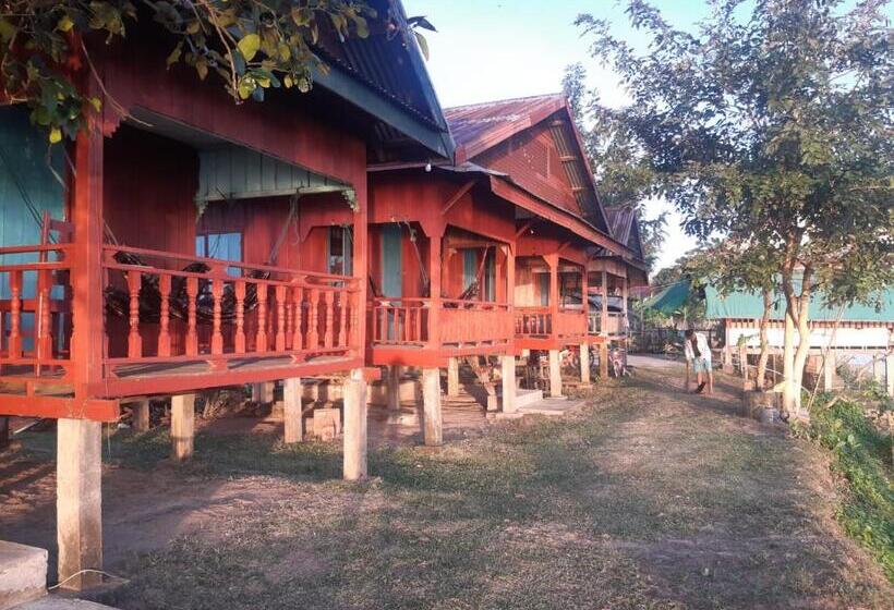 پانسیون Mr. Phaos Riverview Guesthouse & Restaurant