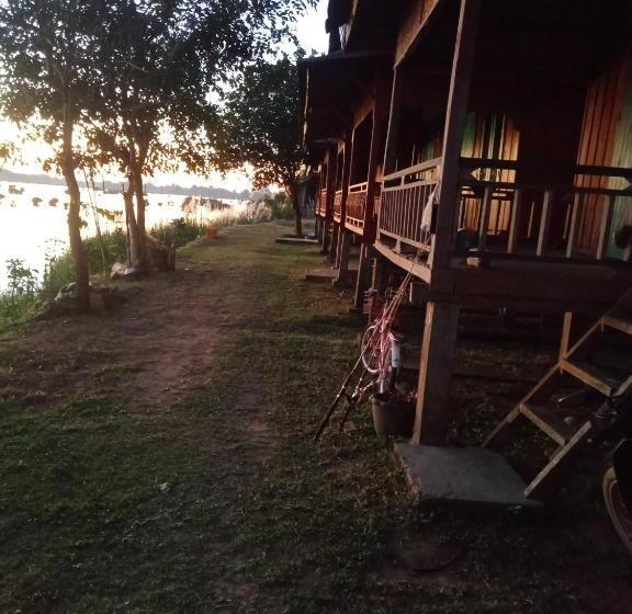 پانسیون Mr. Phaos Riverview Guesthouse & Restaurant