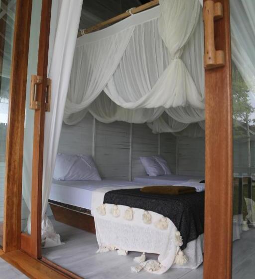 استراحتگاه La Belle Hollow Trees