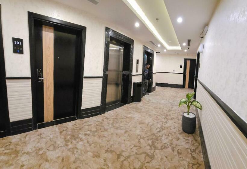 هتل Diamond Corners